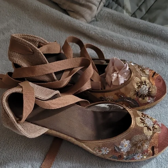 Embroidered Floral Espadrille Wedges Worn Once. - Picture 2 of 3